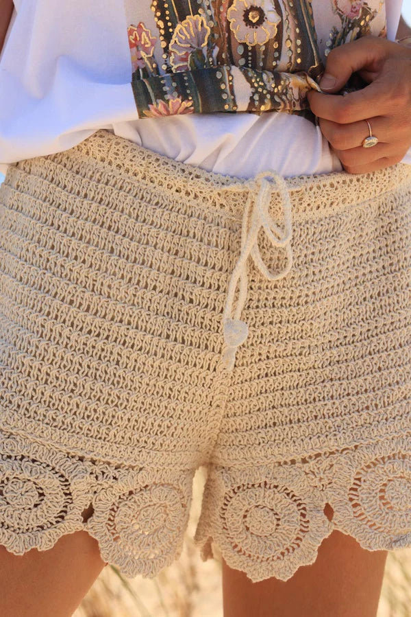 Beige lined crochet shorts with medallion pattern