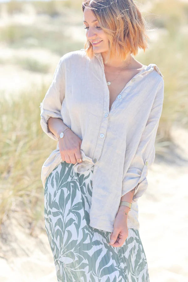 Beige linen shirt with mother of pearl buttons