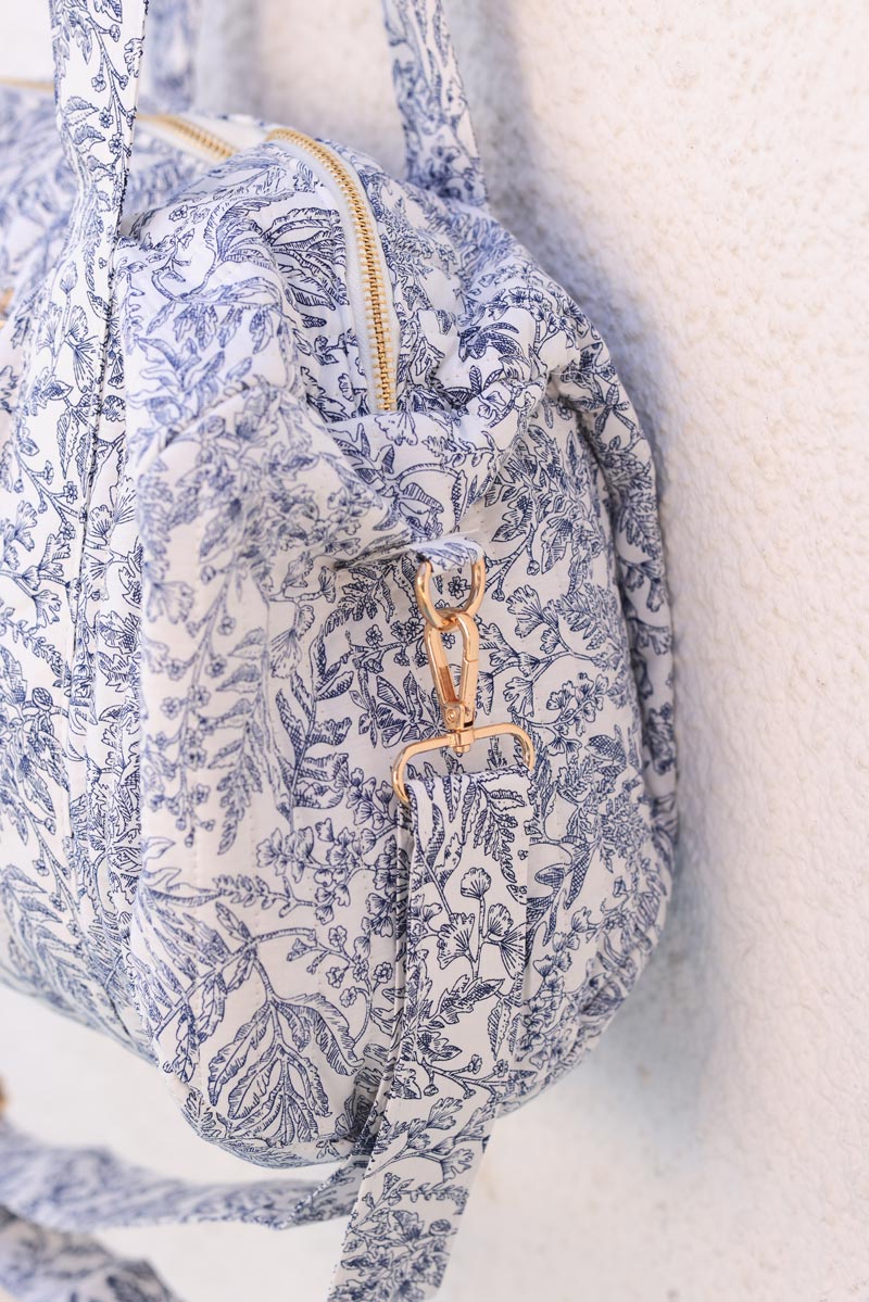 Cotton gauze bowling bag with navy blue flower toile de jouy print