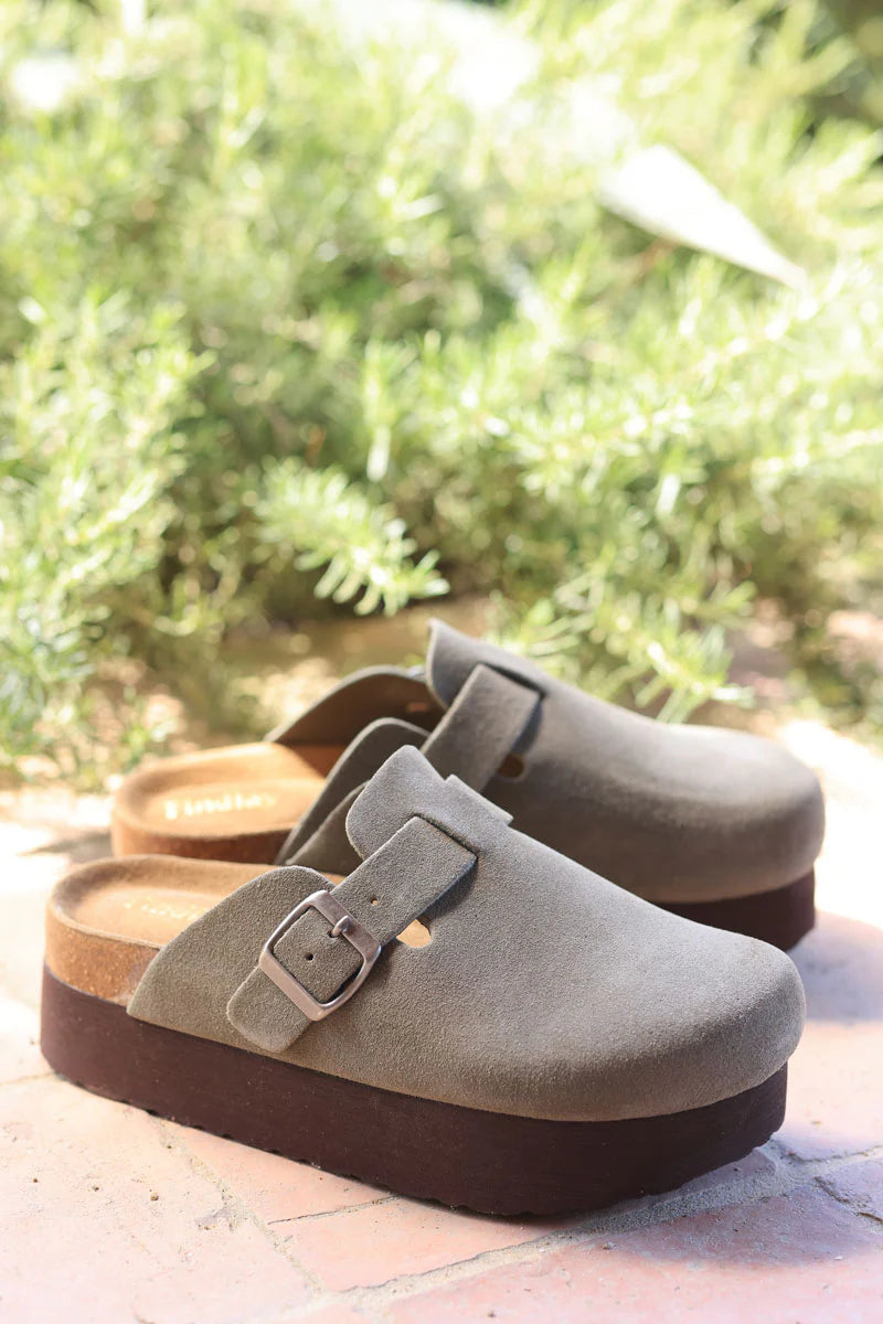 Khaki leather slip on flatform mules with buckle