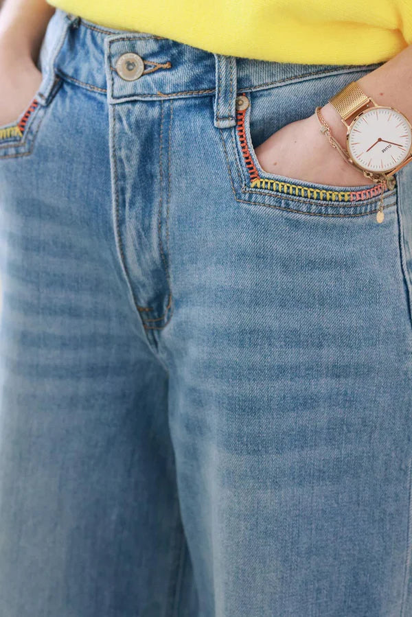 Light Wash Distressed Stovepipe Jeans with Embroidered Pocket