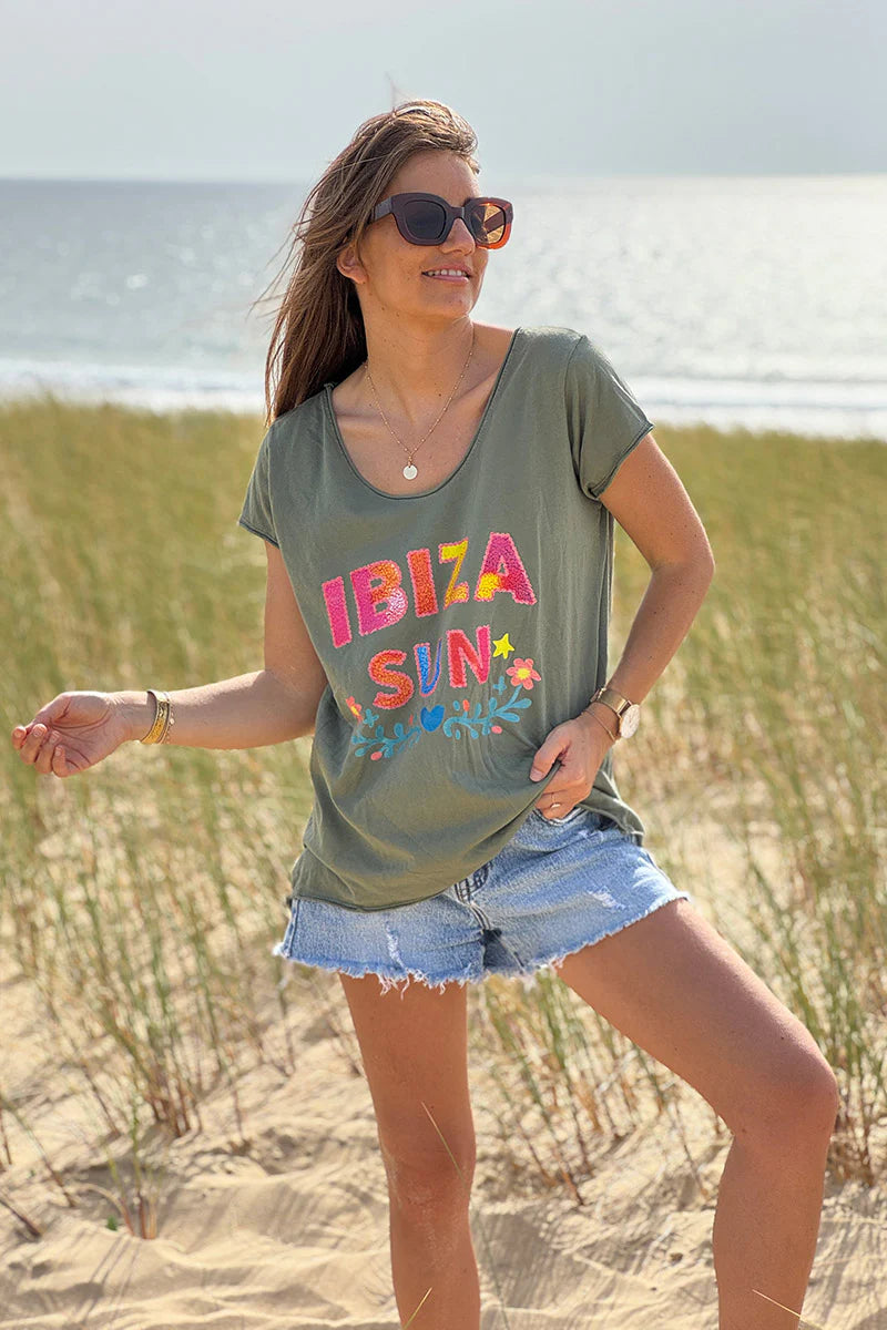 Tshirt en coton kaki Ibiza Sun coloré col v