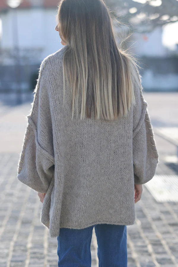 Oversized chunky Knit Sweater in Beige with Gold Seam Stitching detail